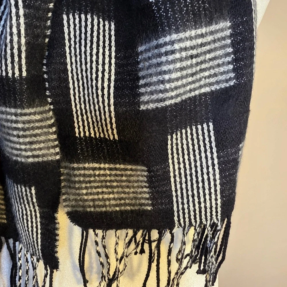 Cashmere Scarf Womens Black White Plaid Fringe Made In Scotland Career Luxury
